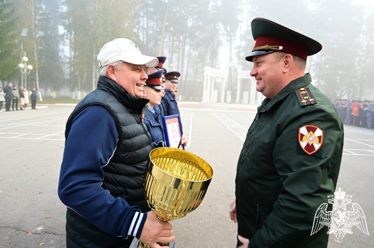 ОТ УЧЕБНОГО КОВРА К ПЬЕДЕСТАЛУ РОСГВАРДИИ