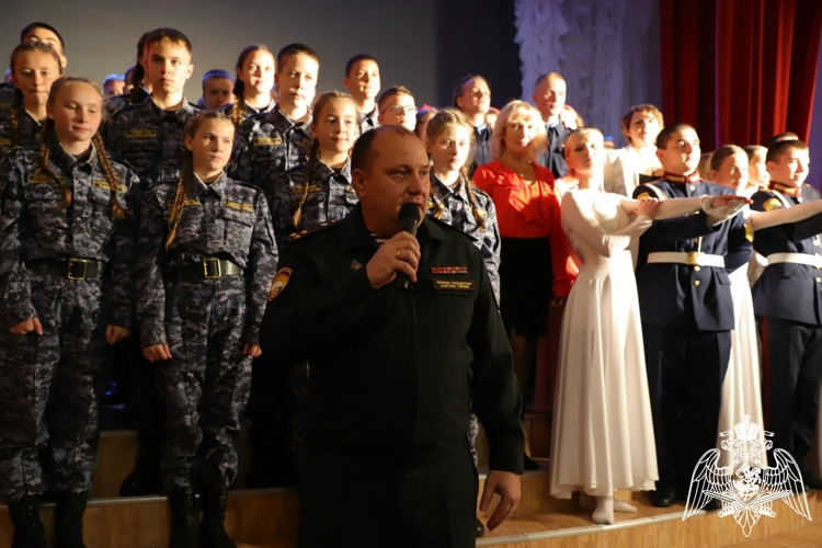 КАДЕТЫ ЧЕСТВУЮТ ПЕДАГОГОВ
