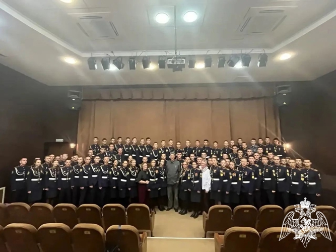 КАДЕТЫ В ТЕАТРЕ: РАЗГОВОР О ВАЖНОМ И ВЕЧНОМ